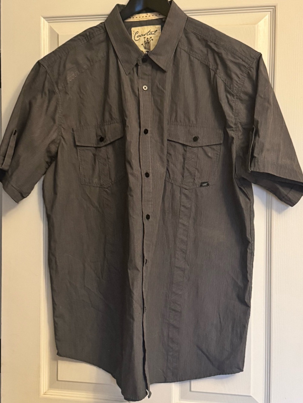 Coastal Men’s Short-Sleeve Button-Down Shirt in Charcoal Gray
